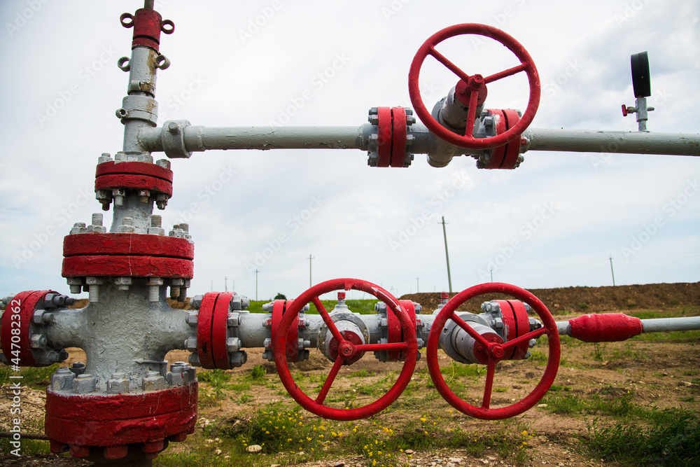Equipment for the oil industry. Oil pumps, pressure gauges, valves and valves Equipment for the oil industry. Oil pumps, pressure gauges, valves and valves