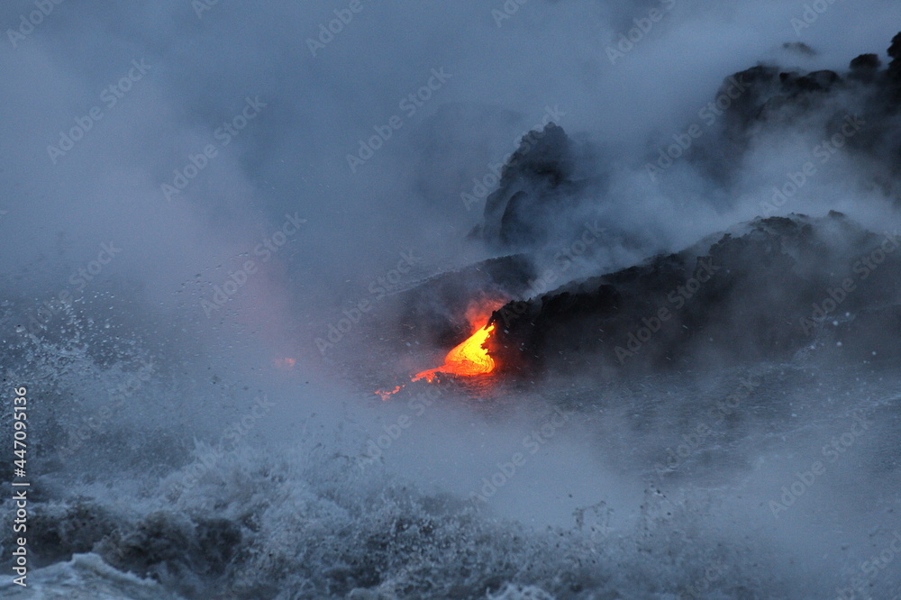 Fototapeta premium Hawaii. Volcanic eruption. Fiery lava flows into the ocean