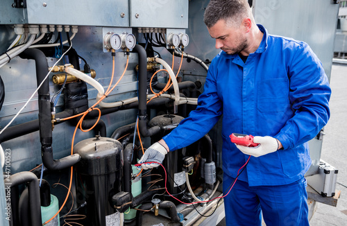 Photography Resistance test of temperature sensors in the cooling supply section of the vent