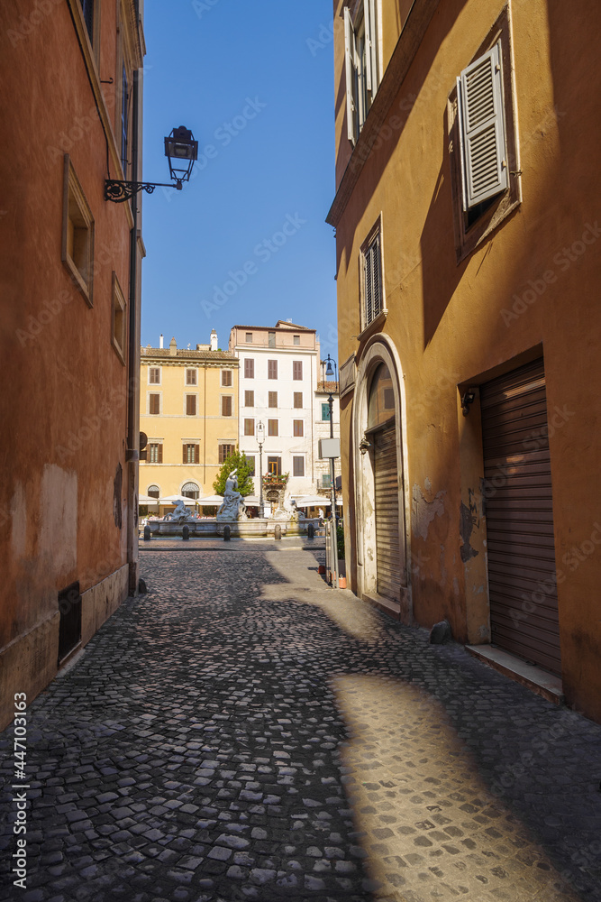 Obraz premium Street of the historic center of Rome