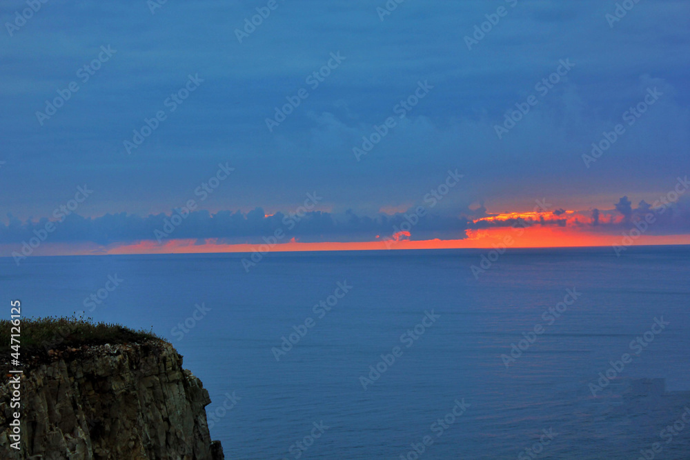 Atardecer en un acantilado gallego. Atardecer en un acantilado gallego.