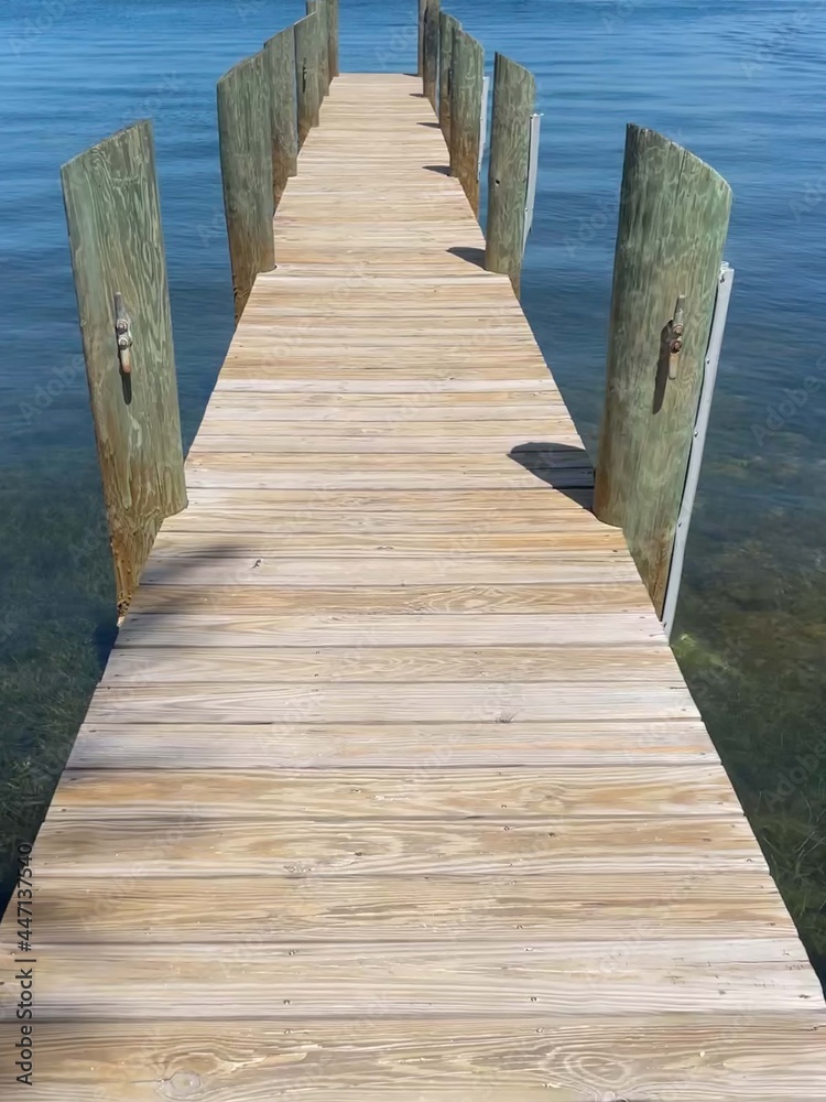 Naklejka premium wooden dock on the water