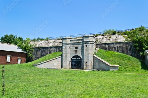 Tablou pe pânză Gates of the Battery Potter of the defunct coastal artillery base at Fort Hancoc