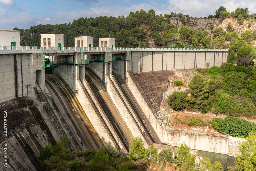 Beniarrés's dam, on a sunny morning.