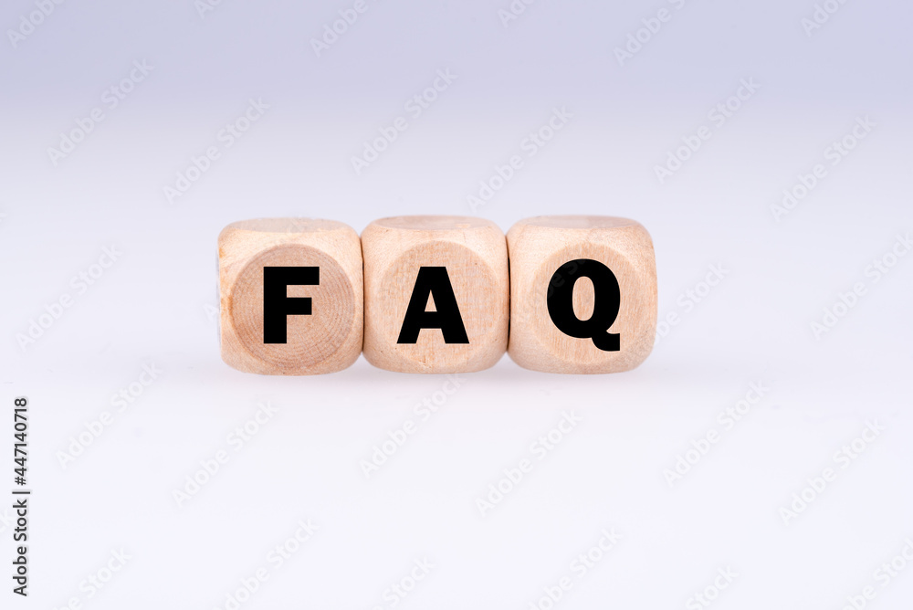 Schlagwort FAQ als Buchstaben auf Würfeln mit einem weißen Hintergrund Schlagwort FAQ als Buchstaben auf Würfeln mit einem weißen Hintergrund