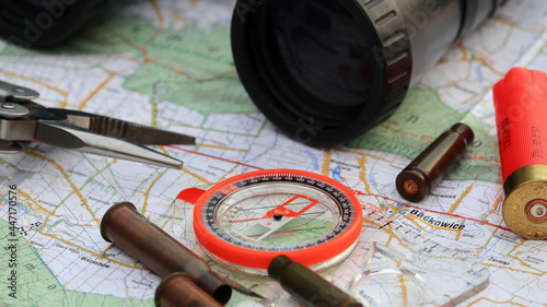 kompas, lornetka, multitool, pocisk, bullet scale, binoculars, compass, map