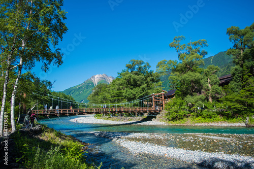 上高地の河童橋と焼岳