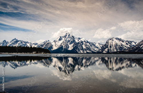 Mountains reflect over the lake © Hope Photography
