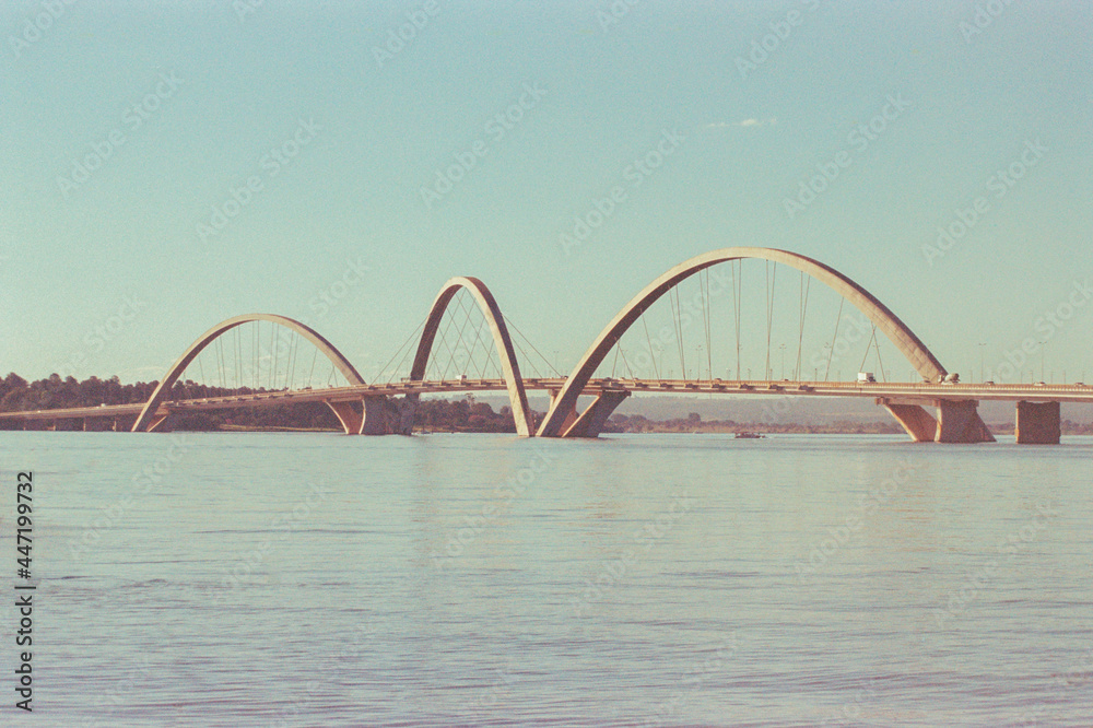 Naklejka premium Ponte JK - Brasília em 35mm