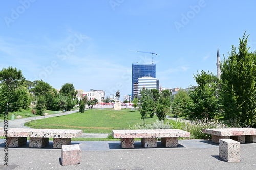 Blick auf den Skanderbeg Platz mit Skanderbeg Statue Tirana Albanien