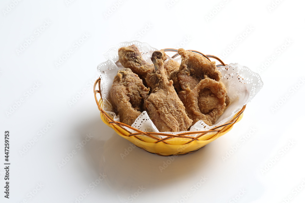 Fototapeta premium deep fried crispy chicken meat in basket in white black background dim sum snack halal menu