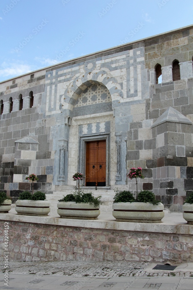 Obraz premium Konya Alaeddin Mosque. Konya Alaeddin Mosque was built in the 13th century during the Anatolian Seljuk period.