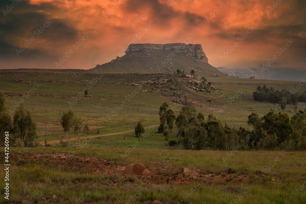 Obraz premium Beautiful landscape of South Africa South Africa region of the Dragon Mountains.