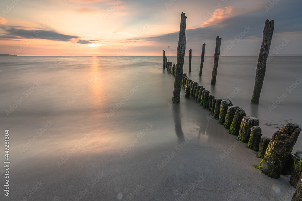 Fototapeta premium Sonnenaufgang am Ostseestrand