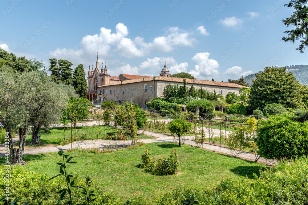 Photo HDR des jardins et  du monastère de Cimiez sur les hauteurs de Nice
