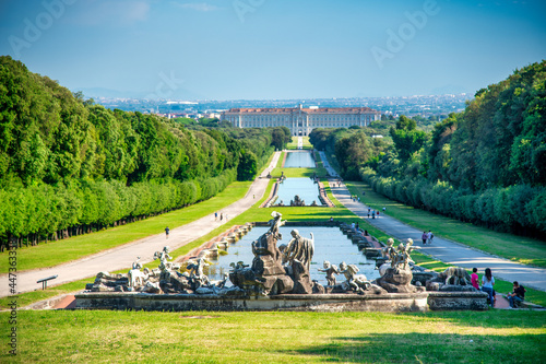 Photos Royal Palace of (Reggia di) Caserta - The very long basin of the park's artificial lake - Italy