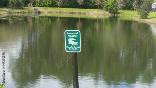 Foto Sign don't feed the alligator