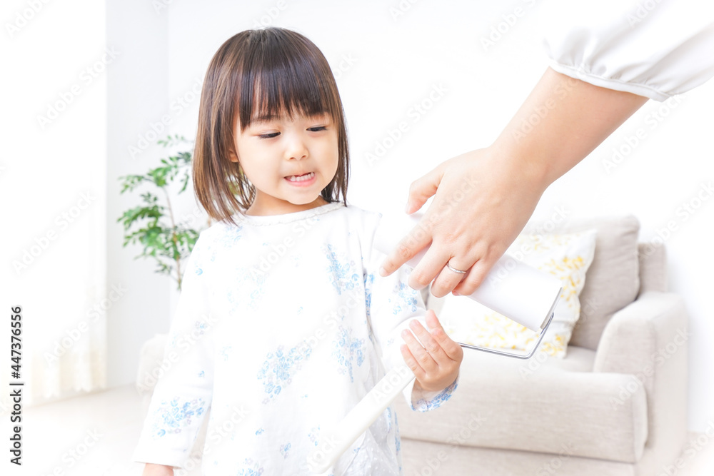 掃除をする子供 掃除をする子供