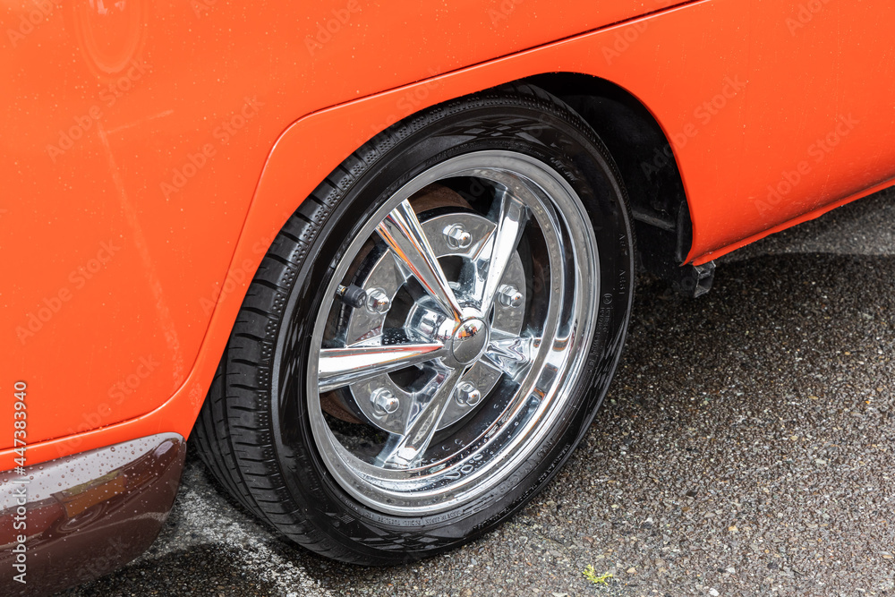 車のタイヤ　ホイール　old  Wheel of the car