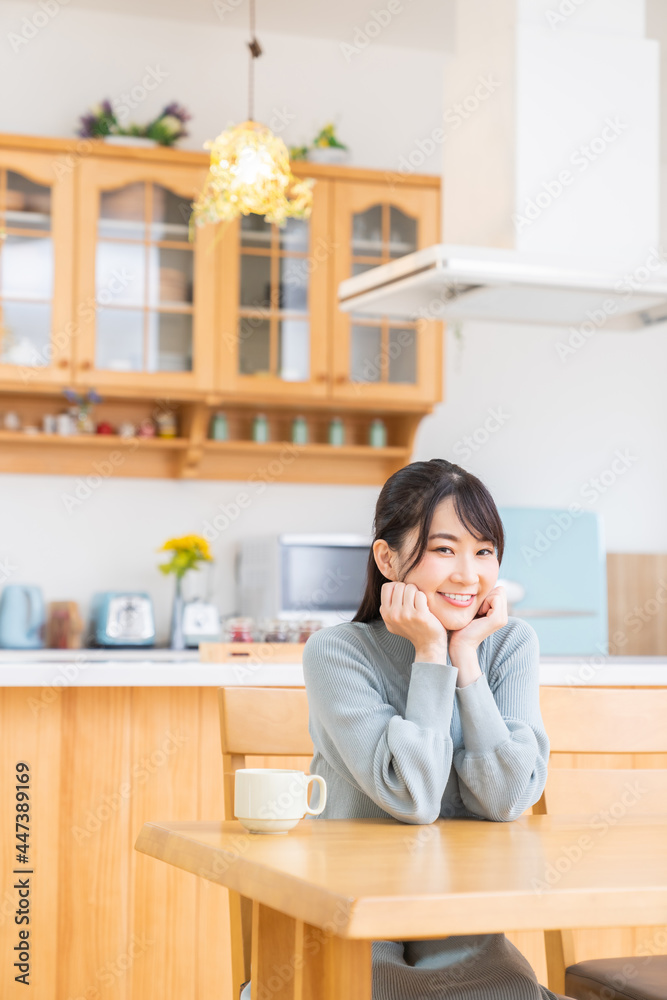 リラックスする女性