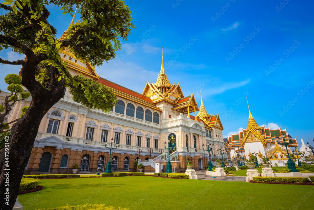Naklejka premium Bangkok, Thailand - September 23 2020: The Grand Palace built in 1782, made up of numerous buildings, halls, pavilions set around open lawns, gardens and courtyards