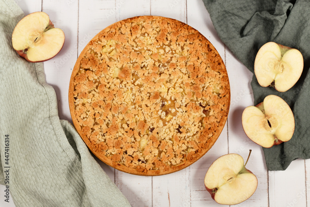 Whole traditional European apple pie with topping crumbles called  'Streusel' Stock Photo | Adobe Stock