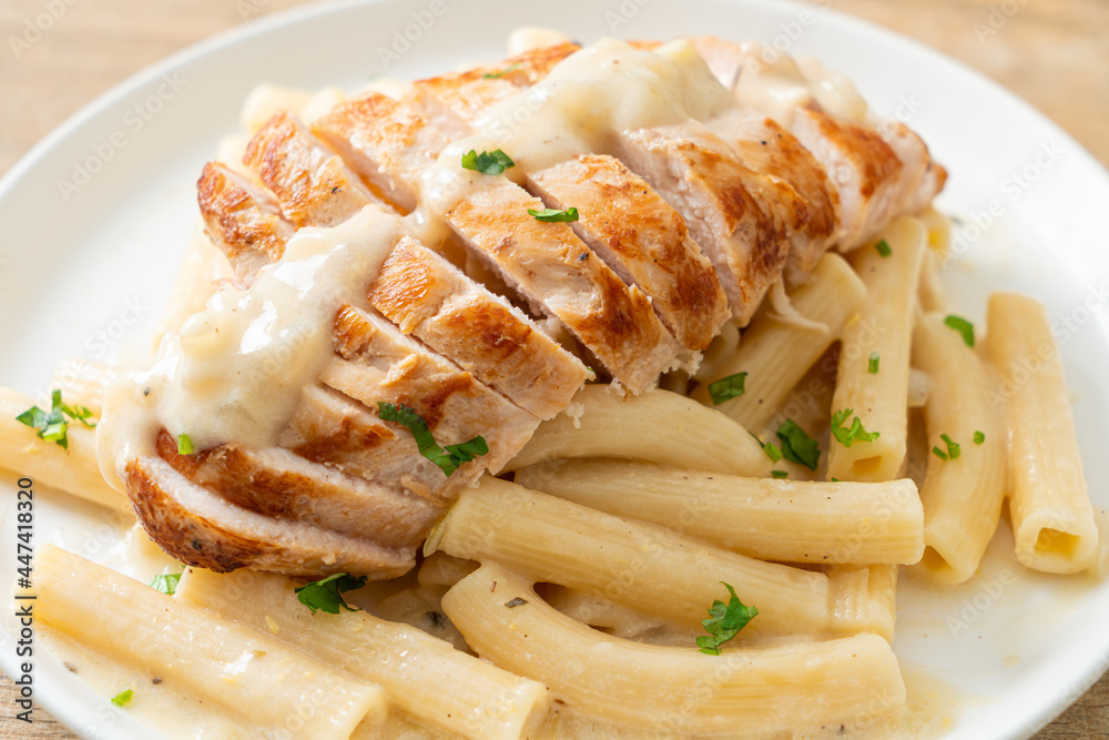 quadrotto penne pasta white creamy sauce with grilled chicken quadrotto penne pasta white creamy sauce with grilled chicken