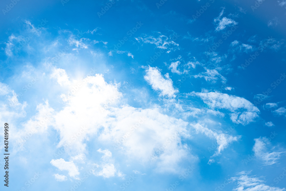 背景 青い空と白い雲 自然 Stock Photo Adobe Stock