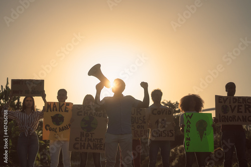 Canvas Print Demonstrators group protesting for climate change - Multiracial people fighting