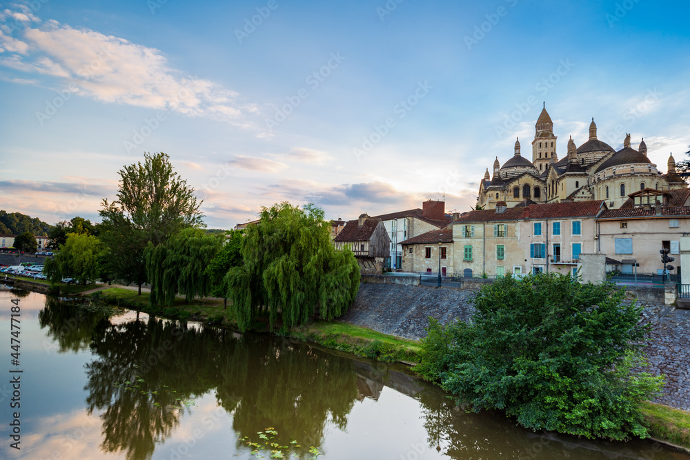 Sunset view of the Isle river and the roman byzantine Saint Front cathedral from the bridge des Barris. Perigueux, Dordogne Department, Nouvelle Aquitaine region. France.