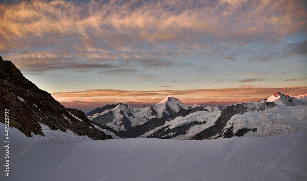 Das Aletschhorn im Morgenrot 
