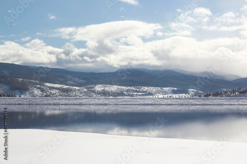 Colorado lake in the winter © Kelly_Laine