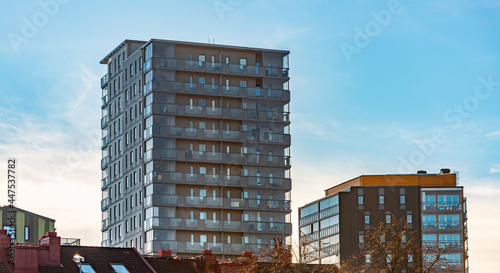 Fotografi Two apartment high rise buildings.