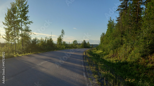 Route menant sur de beaux paysages, Suède