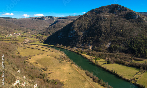 Vue sur l'Ain depuis les falaises du Jarbonnet à Cize, Revermont, France photo