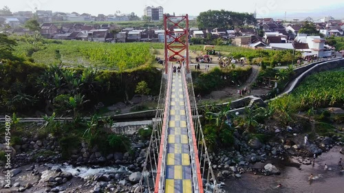 the splendor of the Kali Galeh suspension bridge infrastructure that connects Gandurejo Village and Kauman Village in Temanggung Regency, photo
