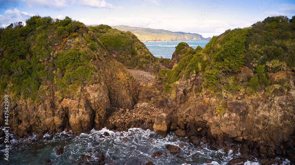 Peninsula trekking BlueWhale, roca basáltica o vulcanica dan origen a este spot con influencia costera.