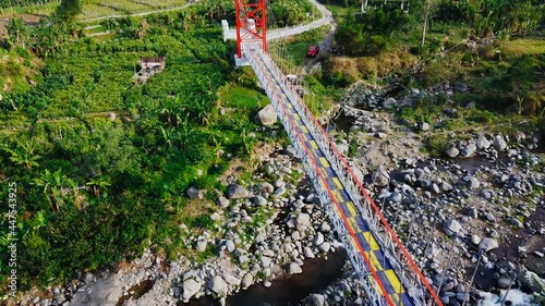 the splendor of the Kali Galeh suspension bridge infrastructure that connects Gandurejo Village and Kauman Village in Temanggung Regency, photo