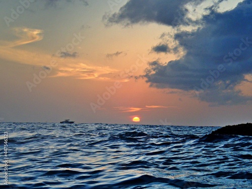 Sonnenaufgang   ber dem Ozean