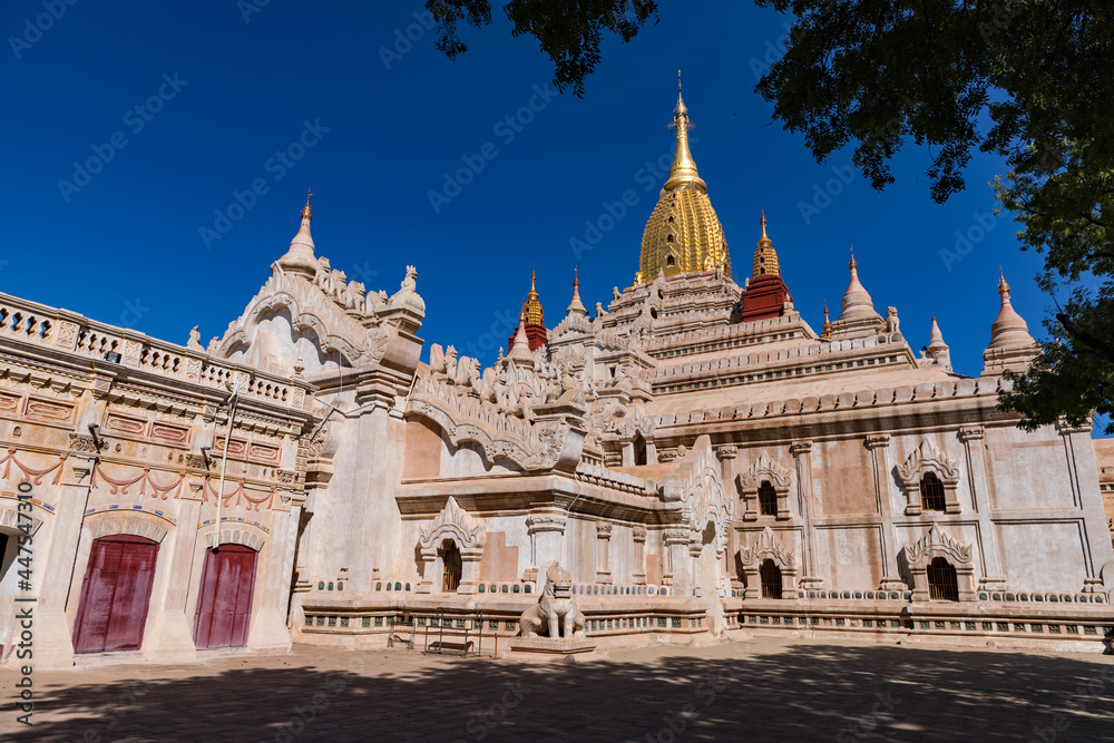 Der atemberaubende und restaurierte Ananda-Tempel in der Welterbestätte Bagan in Myanmar