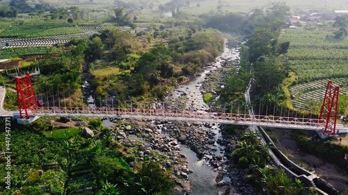 the splendor of the Kali Galeh suspension bridge infrastructure that connects Gandurejo Village and Kauman Village in Temanggung Regency, photo