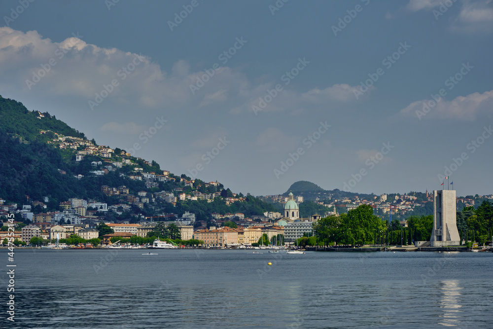 view of the Como lale and mountains