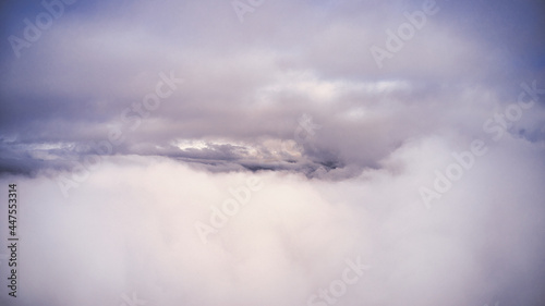 Niebla y nubes entre las nubes mas altas de Valdivia.
