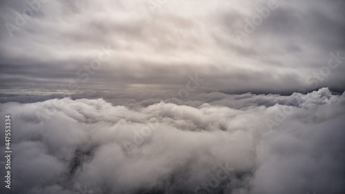 Volando entre nubres.