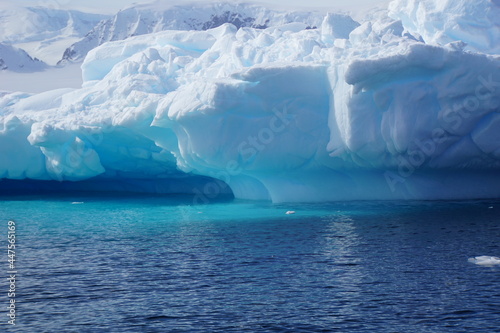 Iceberg in Antarctica © Niklas