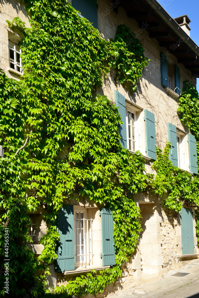 Maisons dans le centre de Villeneuve-lès-Avignon (84), Provence, France