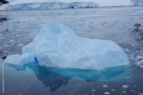 Iceberg in Antarctica © Niklas