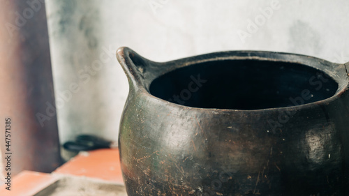 wood stove with clay pot is well known in the Colombian countryside for food preparation. © Manolo Ramos
