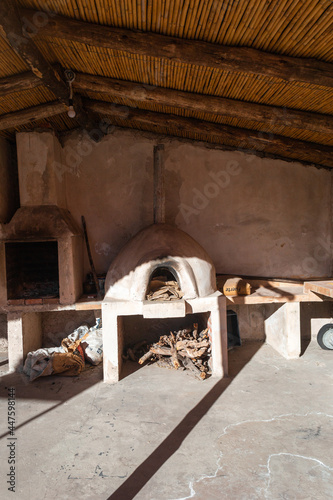 en salta, tucuman, argentina hay lugares que entre ruinas dan vida a la cultura del interior, indigenas, las iglesias, el cerro de los 7 colores, sus montañas, hacen magia