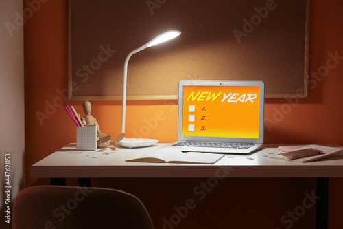 Laptop with empty to-do lis...